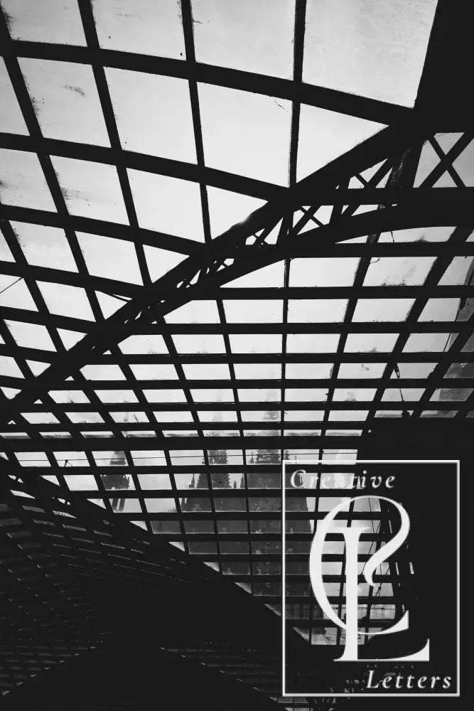 K als Gitter vor dem Dom