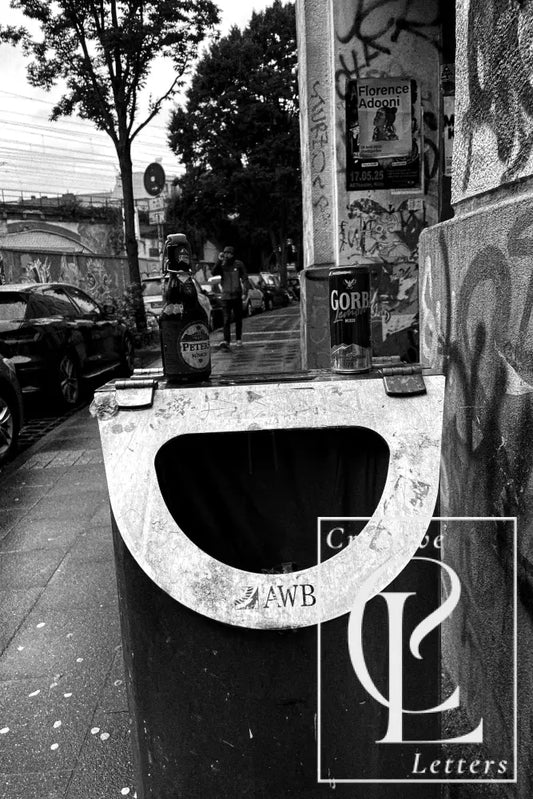 Ü mit Flasche und Dose